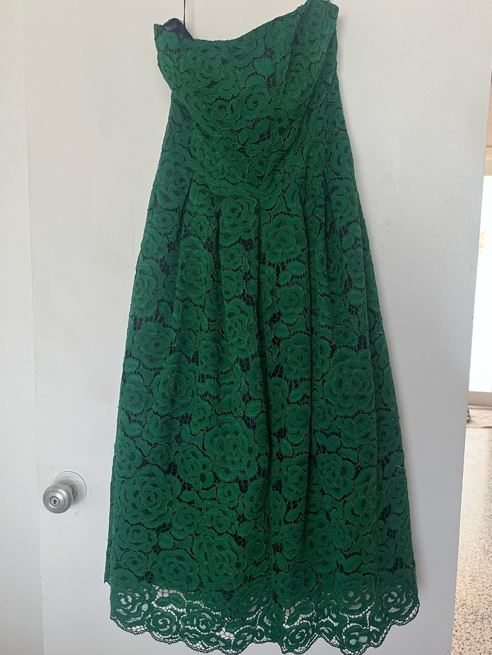 Vera Wang Strapless Green Lace Midi Dress